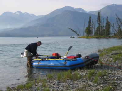 Finishing off loading the raft so that we can start off into our morning ride thru Skilak Lake.
